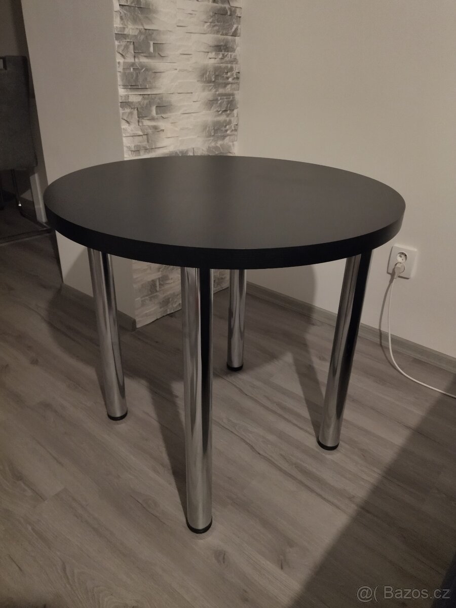 Jídelní stůl 80 cm