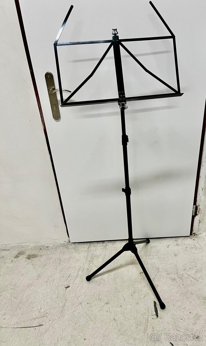 Stojan na noty. 3 patrový.