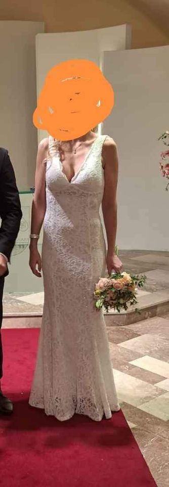 Krajkové svatební šaty