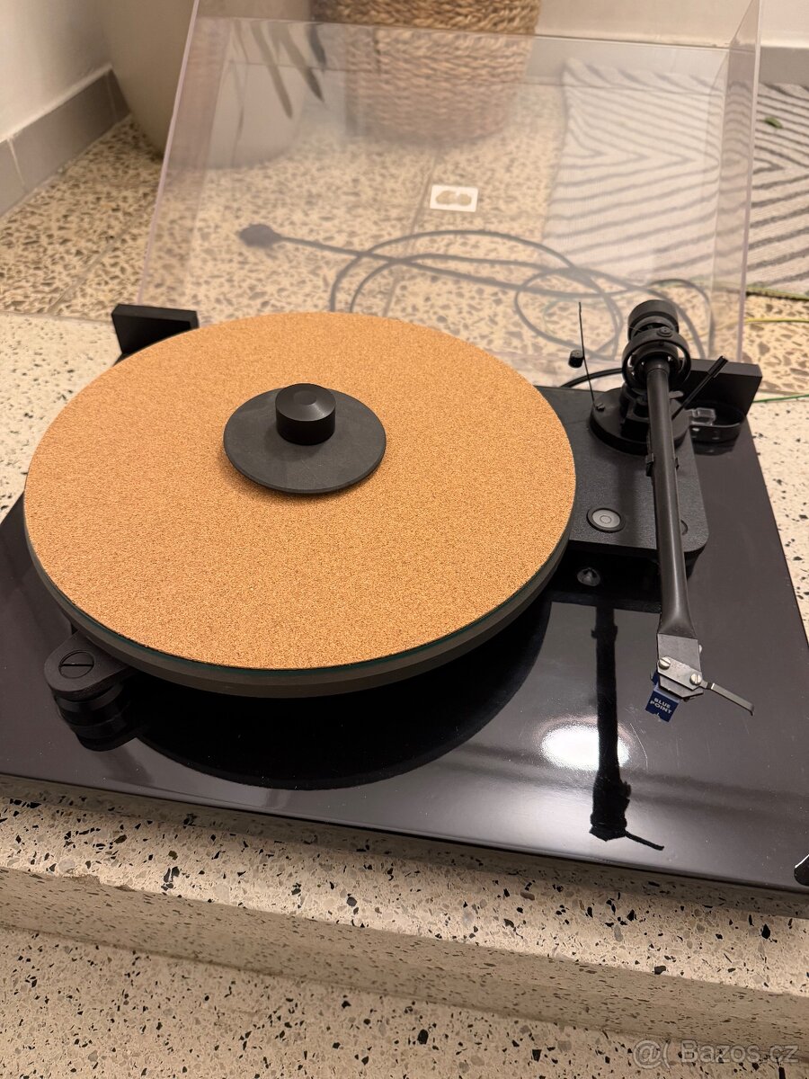Gramofon Pro-Ject – skvělý stav,