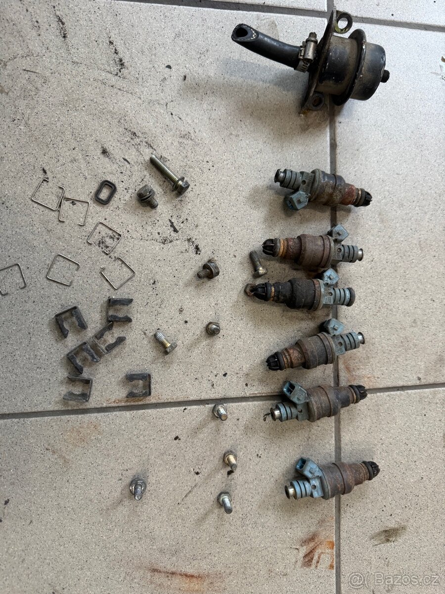 BMW E30 325i vstriky