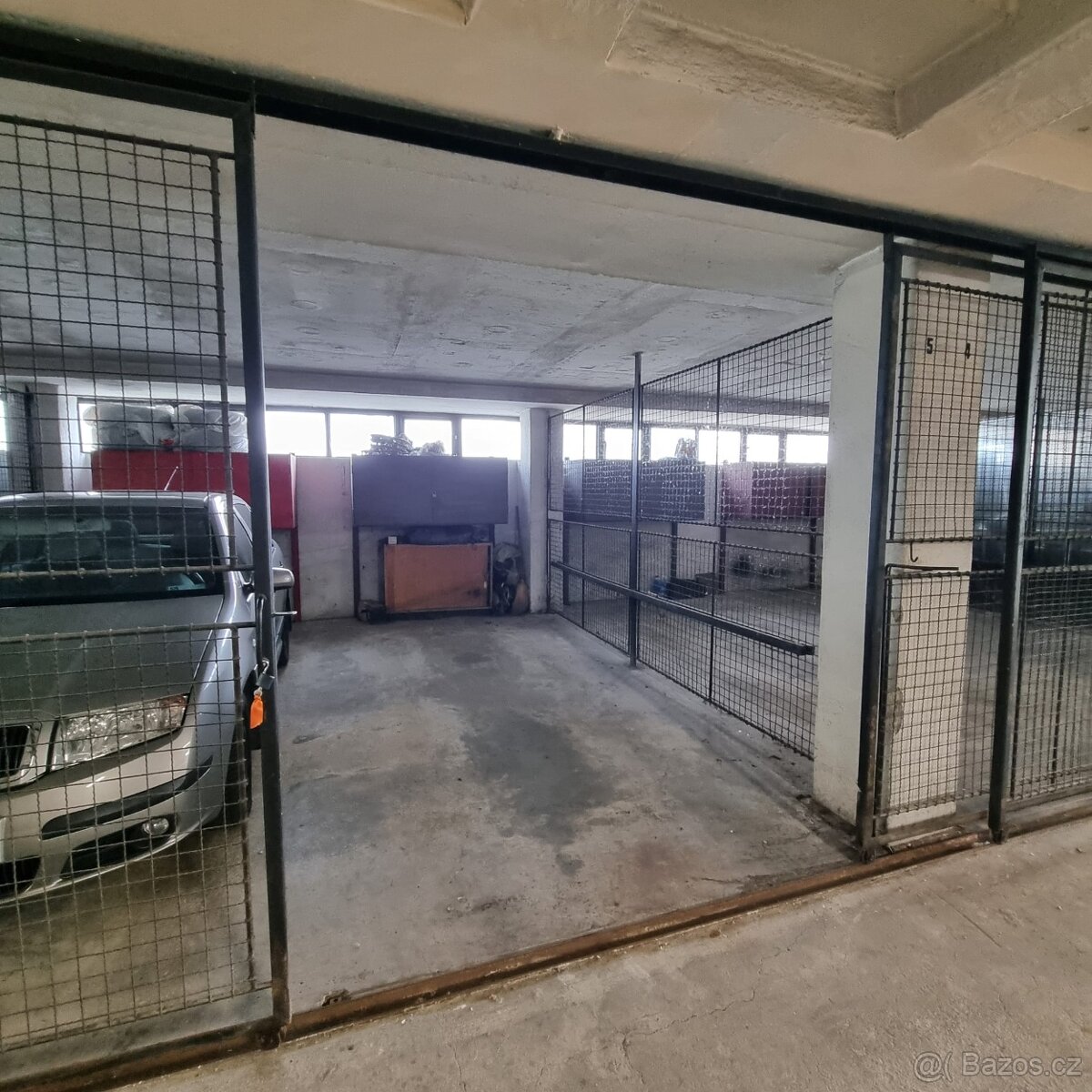 Prodej uzamykatelného garážového stání v Brně-Králově Poli