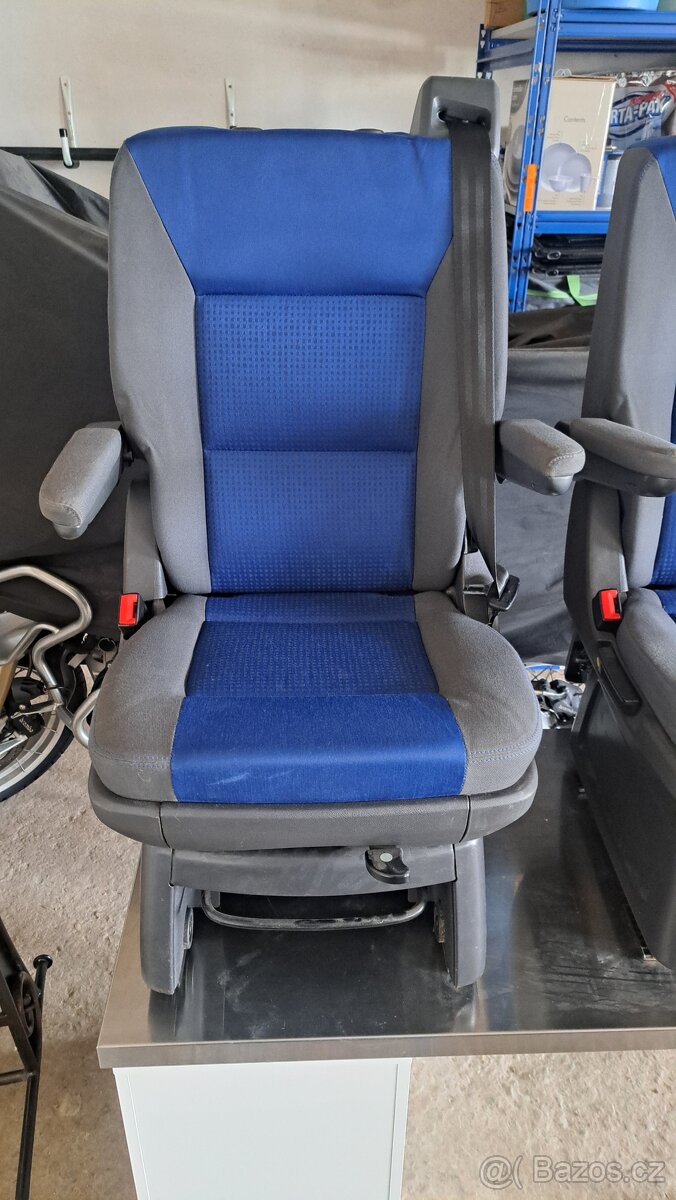 OTOČNÁ SEDAČKA+STOLEK MULTIVAN T5,T6.