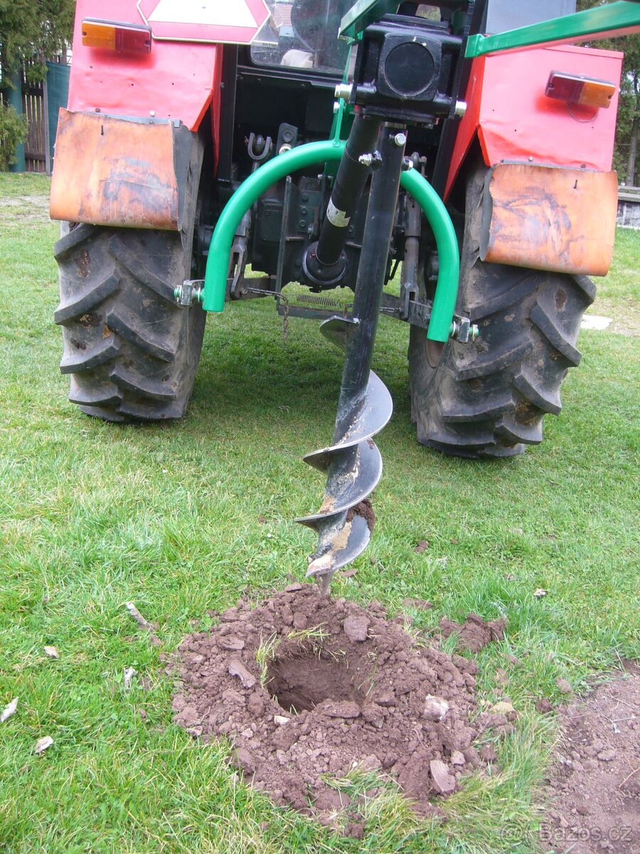 Půdní vrták na traktor