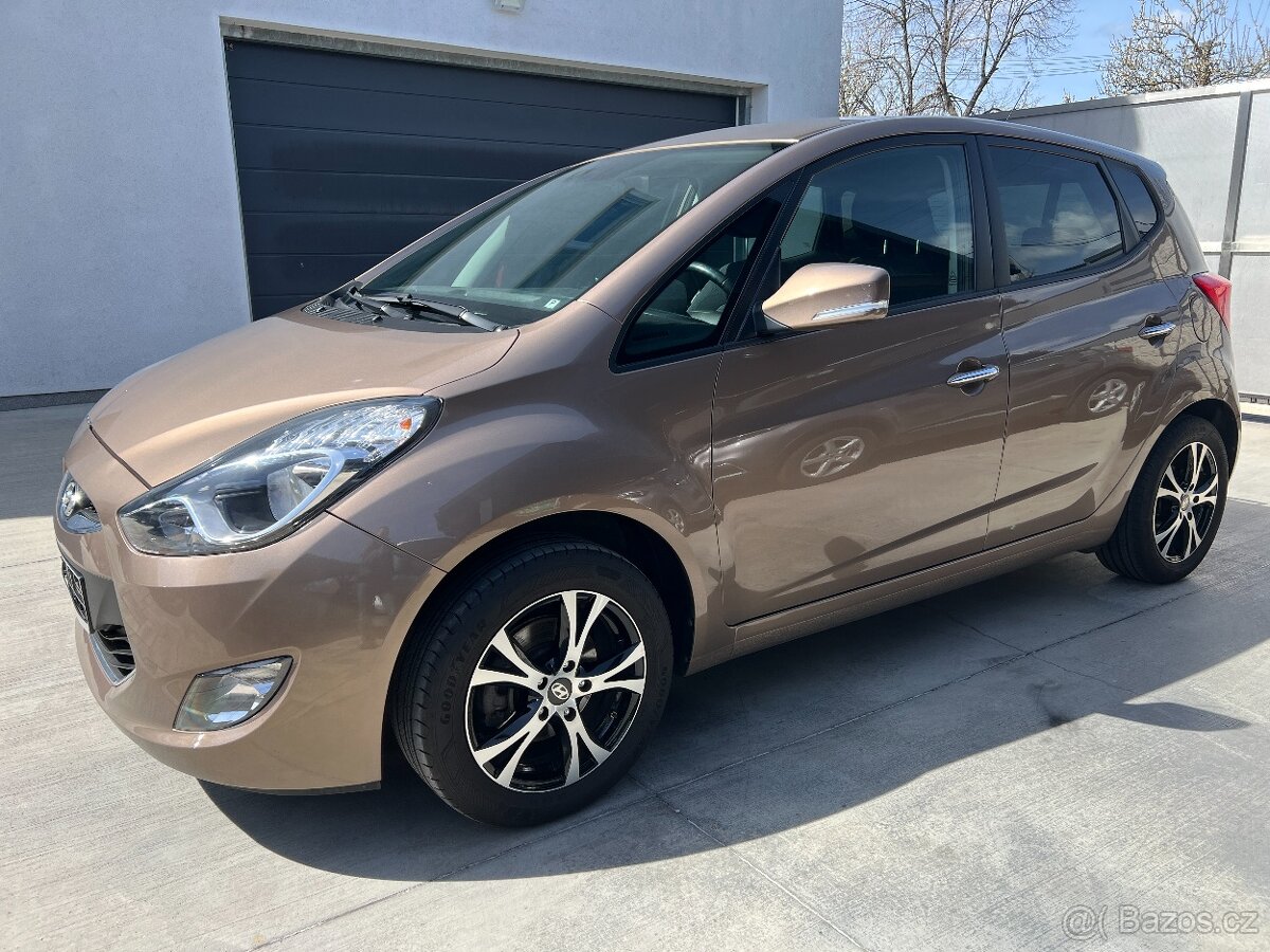 HYUNDAI ix20 1.6i 92 KW PDC TEMPOMAT VYHŘ.SEDADLA 2xALU KOLA