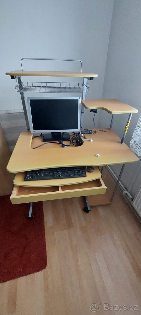 Pracovní stůl