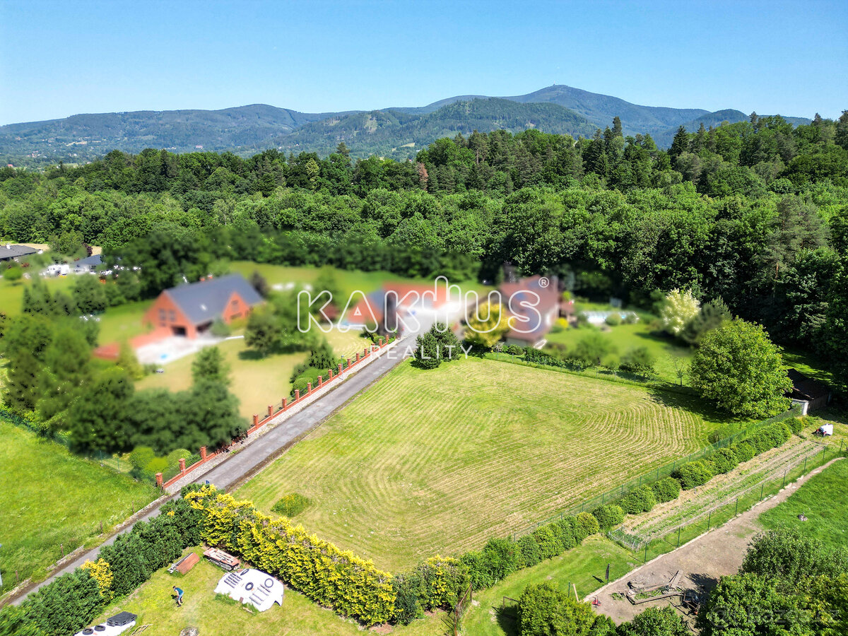 Prodej stavebního pozemku u lesa, 2180 m2, v obci Pstruží