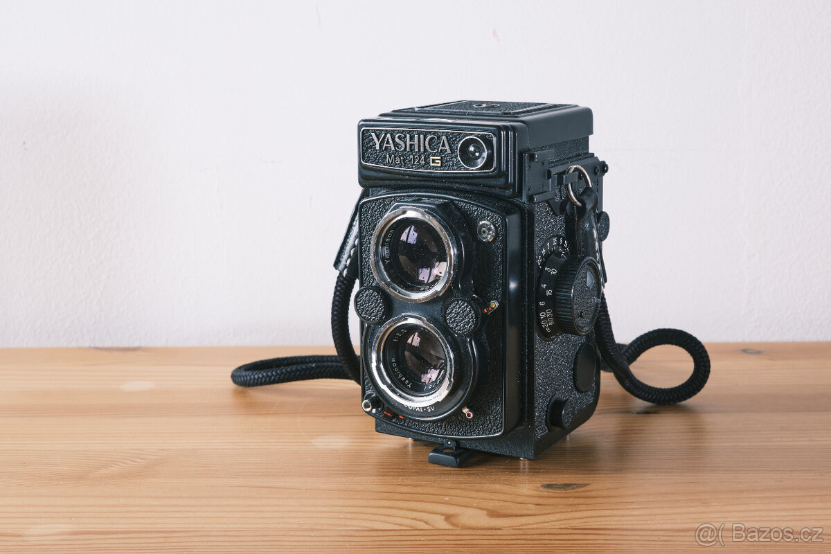 Yashica Mat 124G