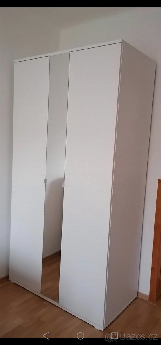 Šatní skříň bílá
