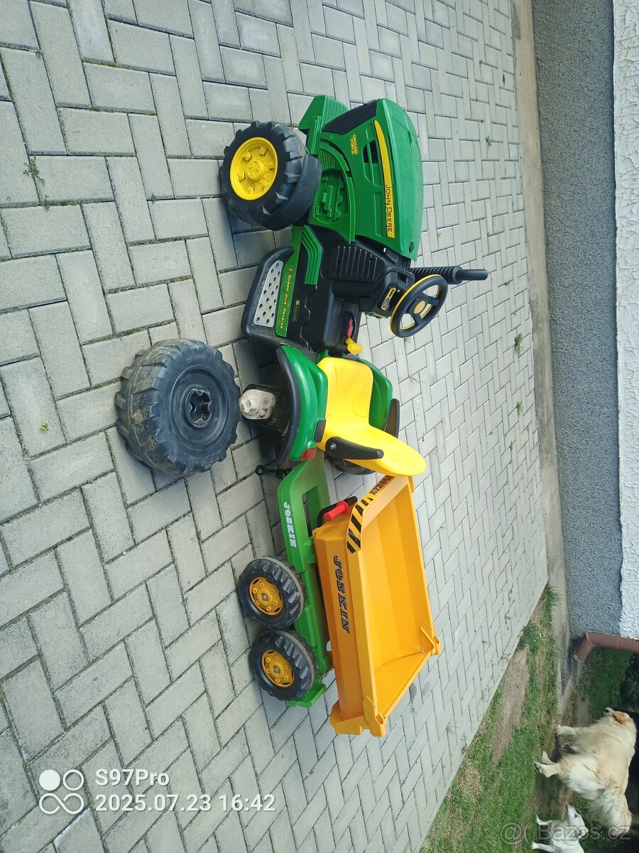 Traktůrek na opravu