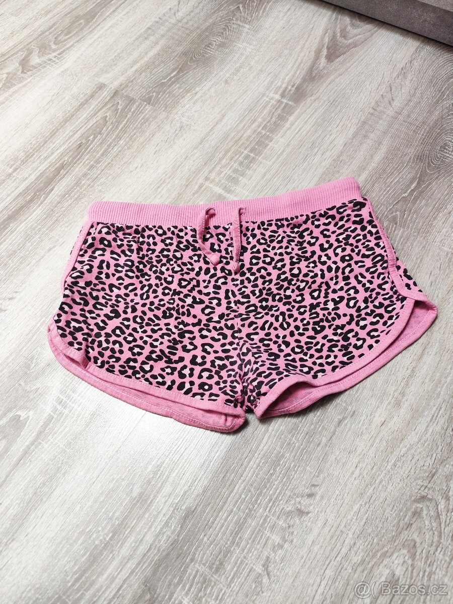 Růžové leopardí kraťasy