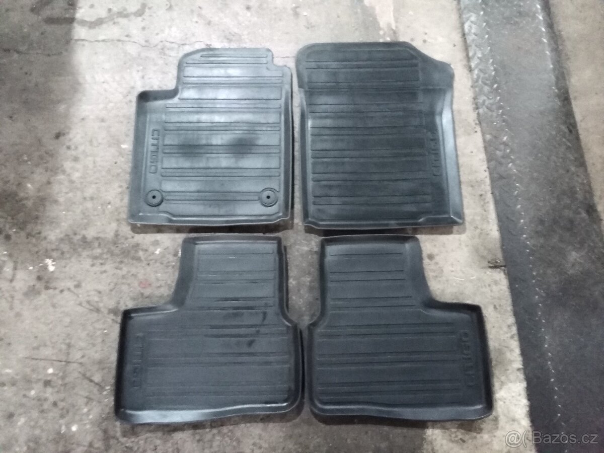 Škoda CITIGO originál sada gumových koberečků originální