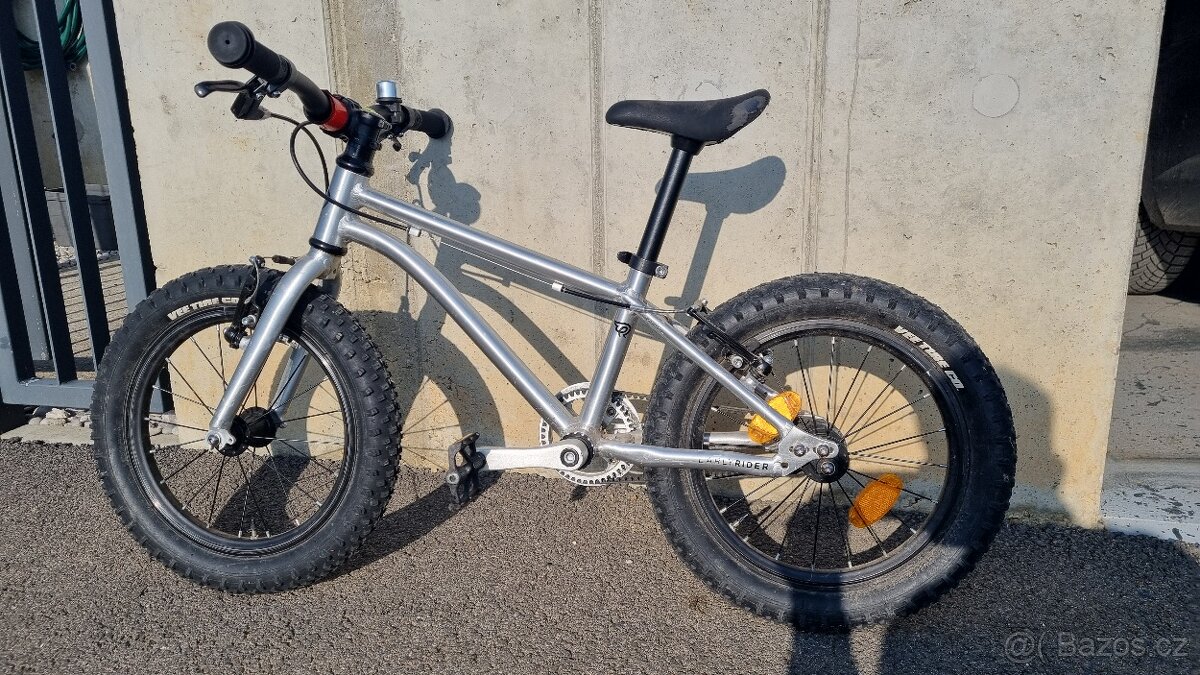 Early Rider 16 - lehké dětské kolo