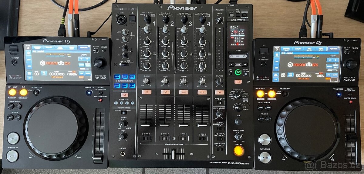 2 x Pioneer DJ XDJ-700 + Pioneer DJM 900NXS