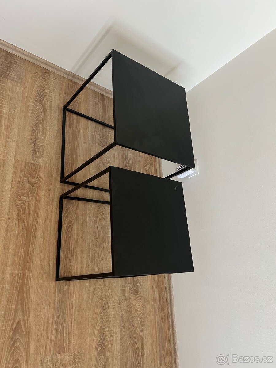 Designové kovové stolky