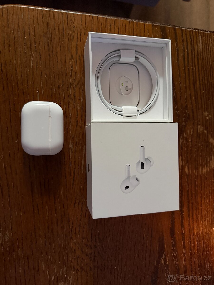 Apple AirPods Pro 2 s pouzdrem