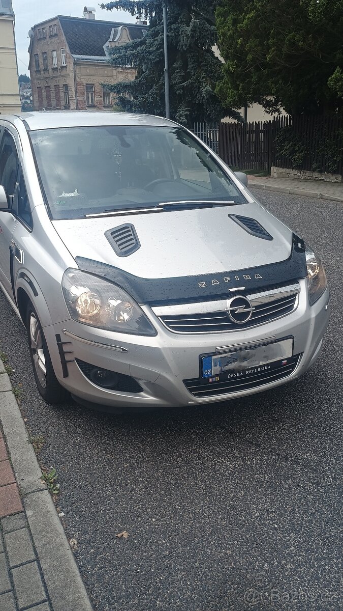 Opel Zafira B 1.7 diesel rok 2011 7místni
