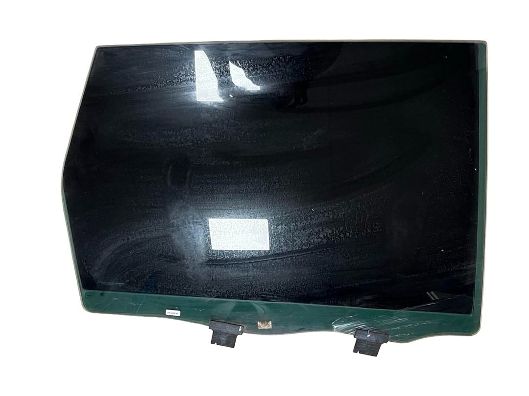 Dvojité pravé zadní sklo VW Touareg 7P facelift r.v. 2016