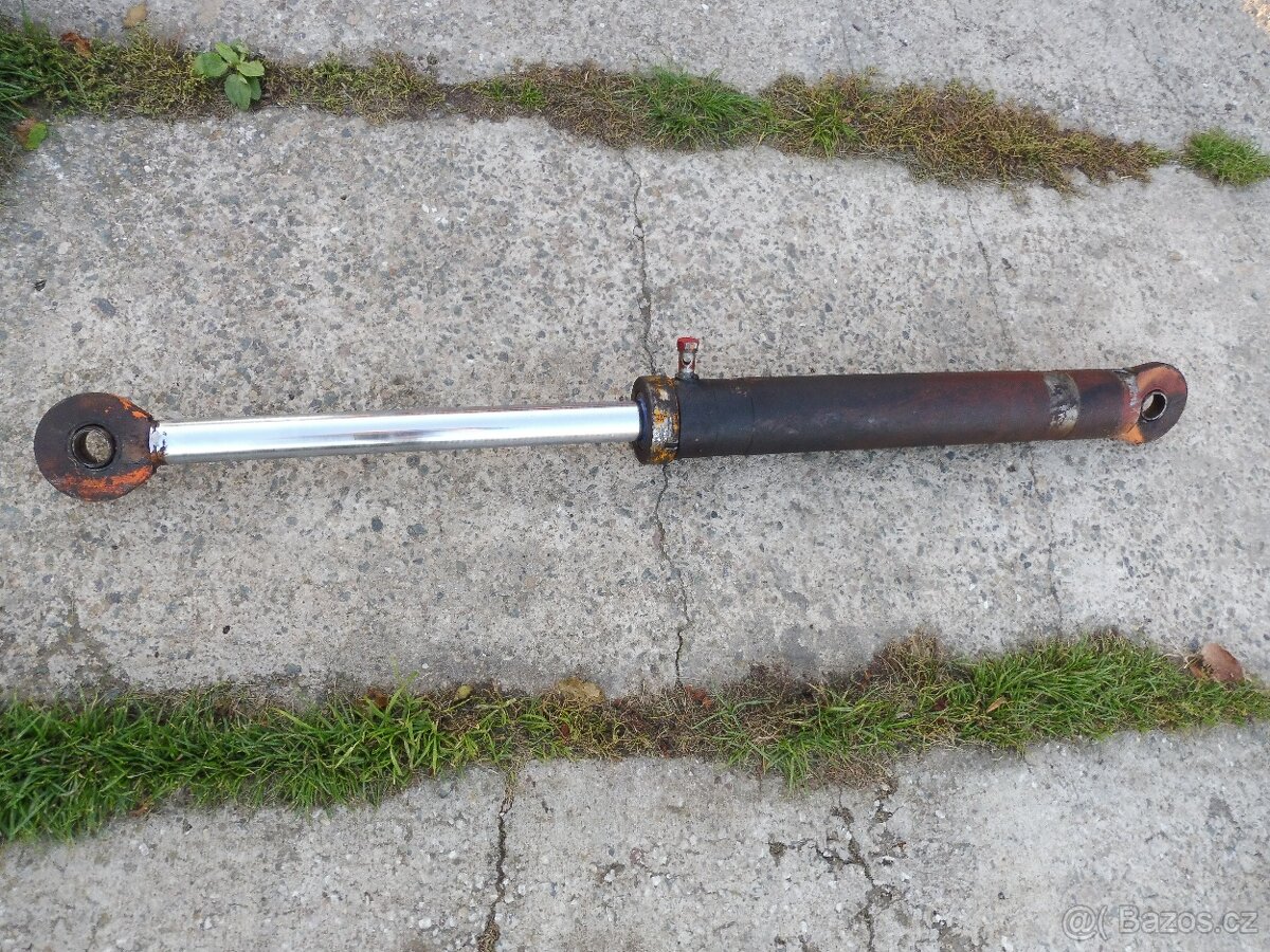 Pístnice nakladač UNHZ 750