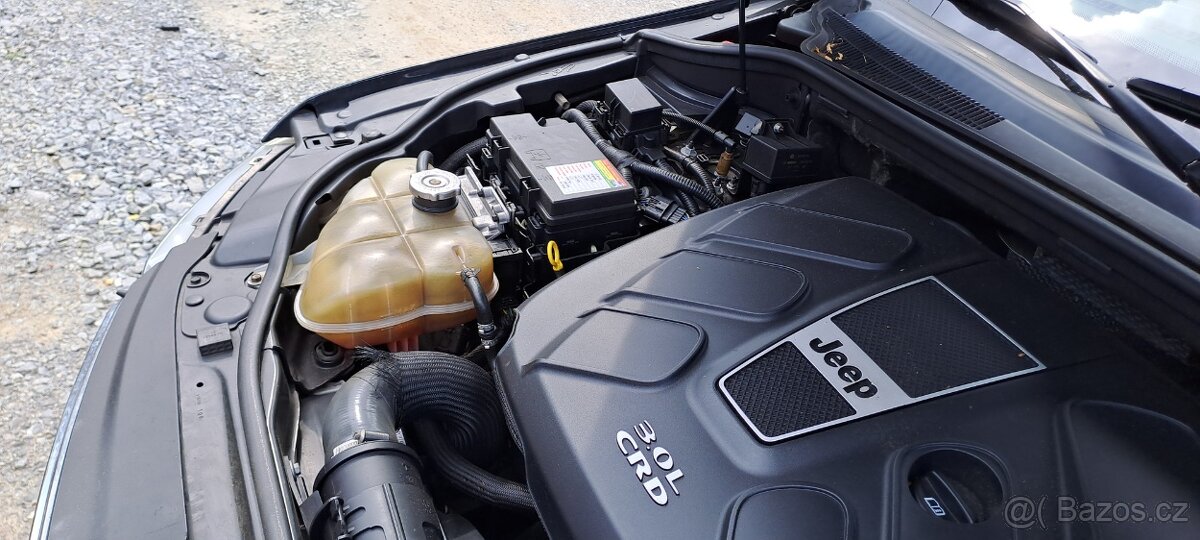 PRODÁM JEEP GRAND CHEROKEE.