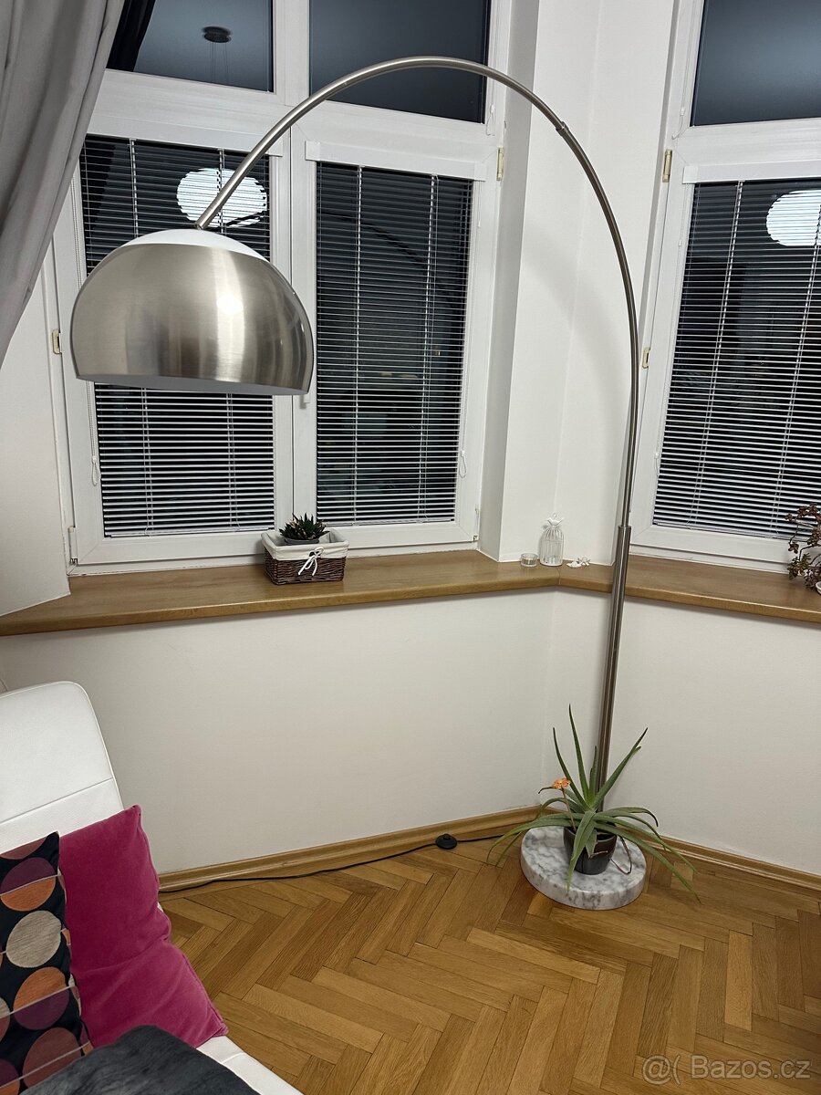 Stojací lampa - jako nová