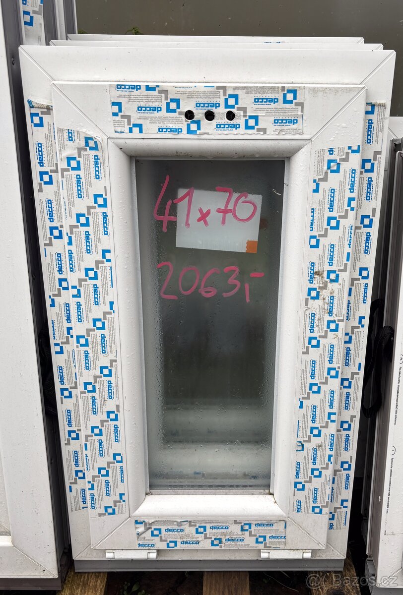 Prodám plastové okno 41x70
