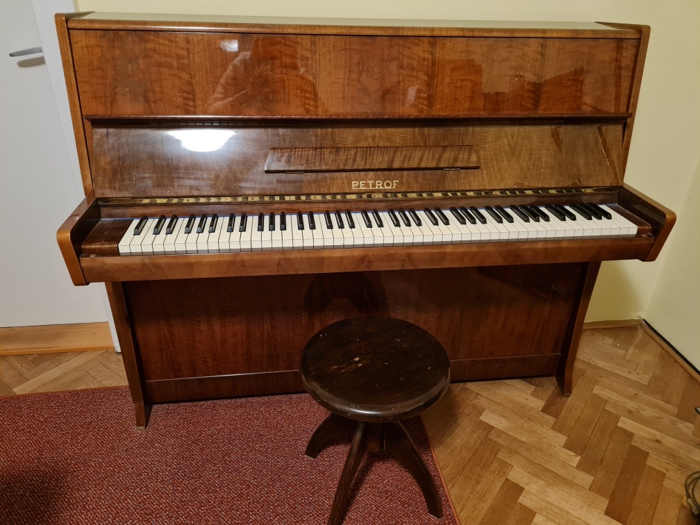 Prodám klavír Petrof