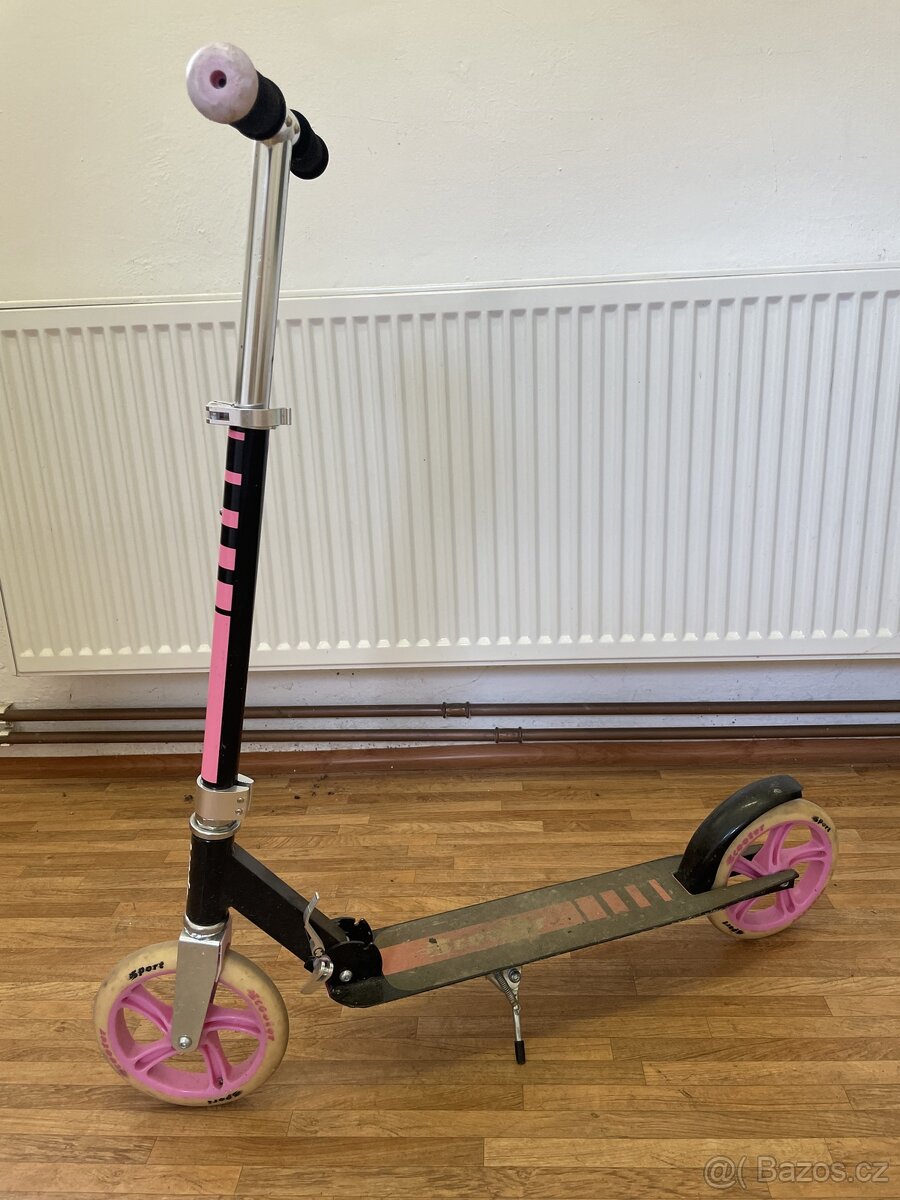 Koloběžka značky Scooter