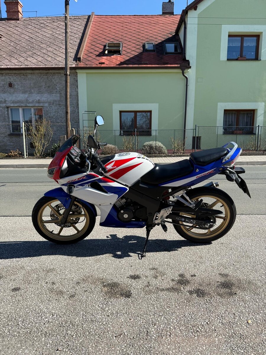 Honda CBR 125R – Červeno modro bílá edice - SLEVA