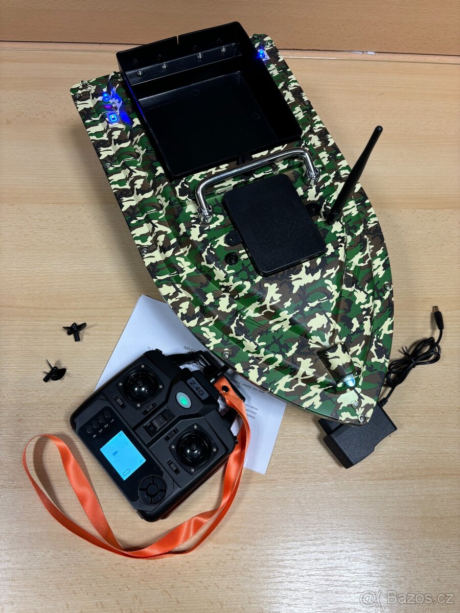 Maskáčová loďka s GPS k zavážení (10000Ah) + ZDARMA OBAL