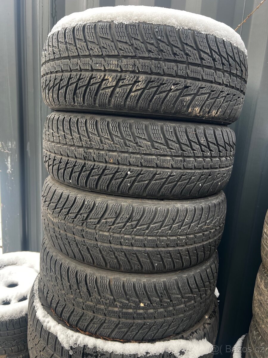 Zimní pneu Nokian 215/60 R17