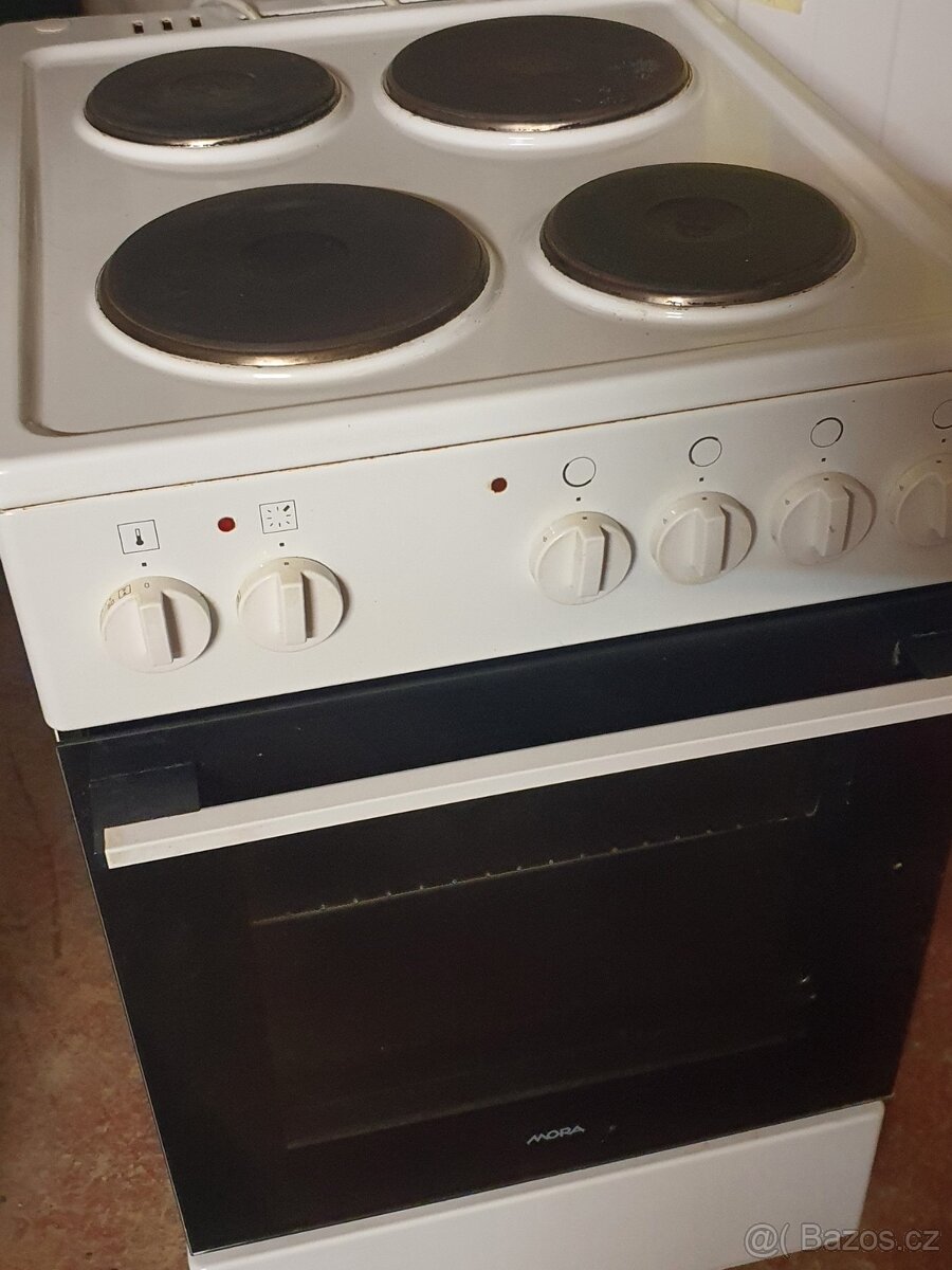 TOP moderní elektrický sporák MORA 220V do zásuvky