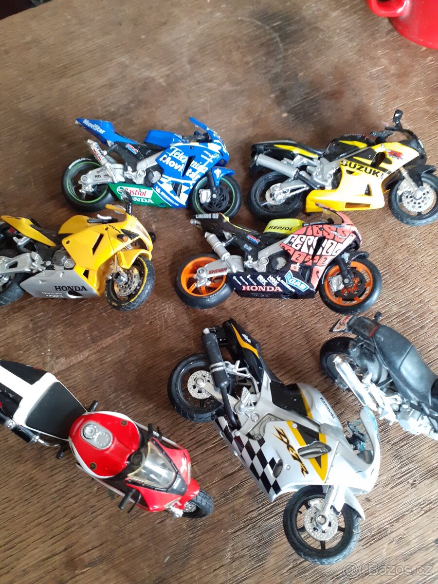 Modely motorek Maisto.