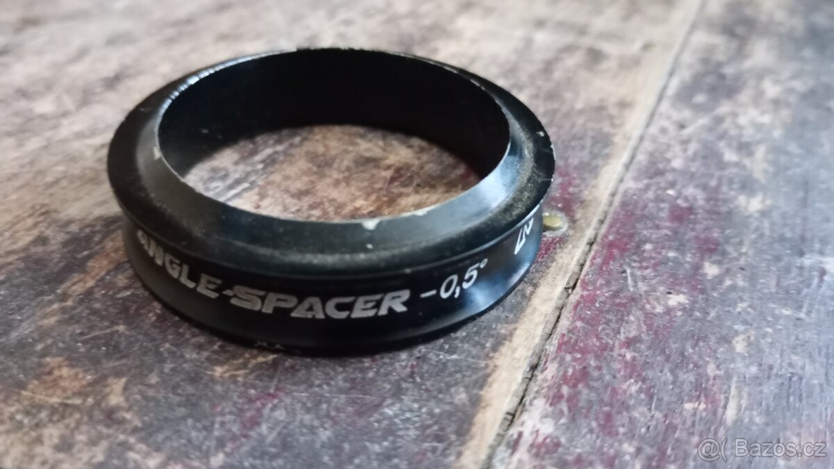 Angle spacer 0.5°