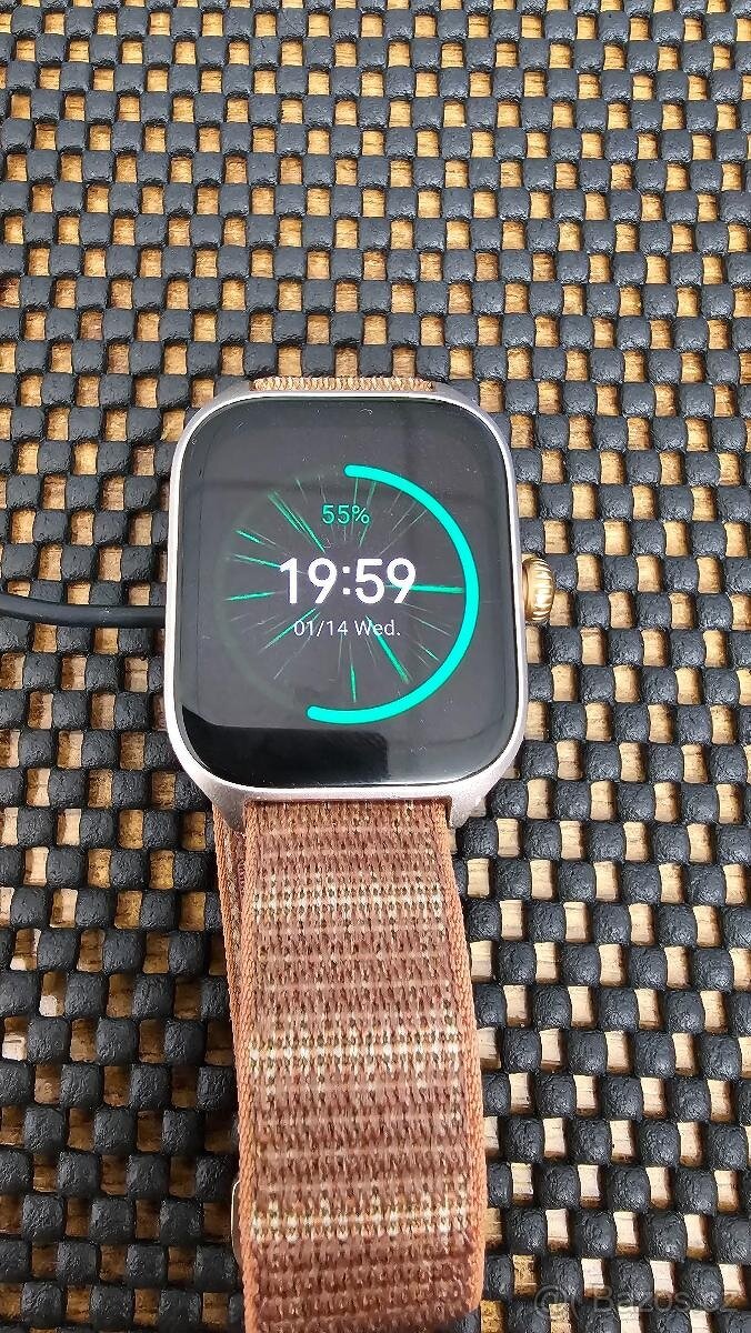 Chytré hodinky Amazfit GTS 4 – AMOLED, GPS, skvělý stav, výd
