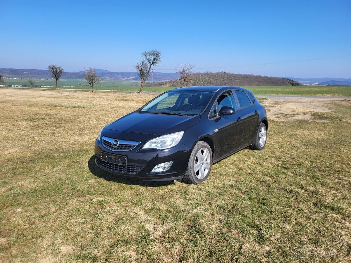 Opel Astra J 2011 130tis. km