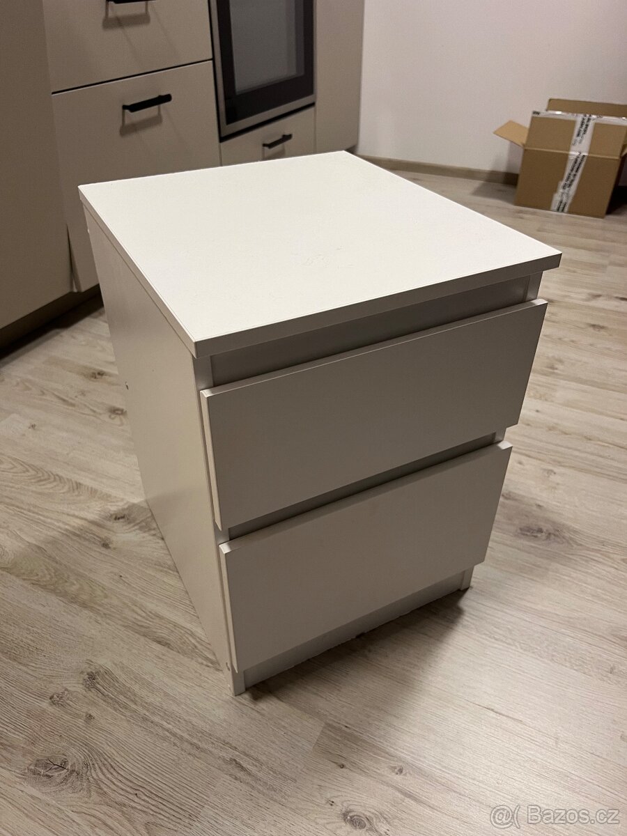 Noční stolek Ikea Malm