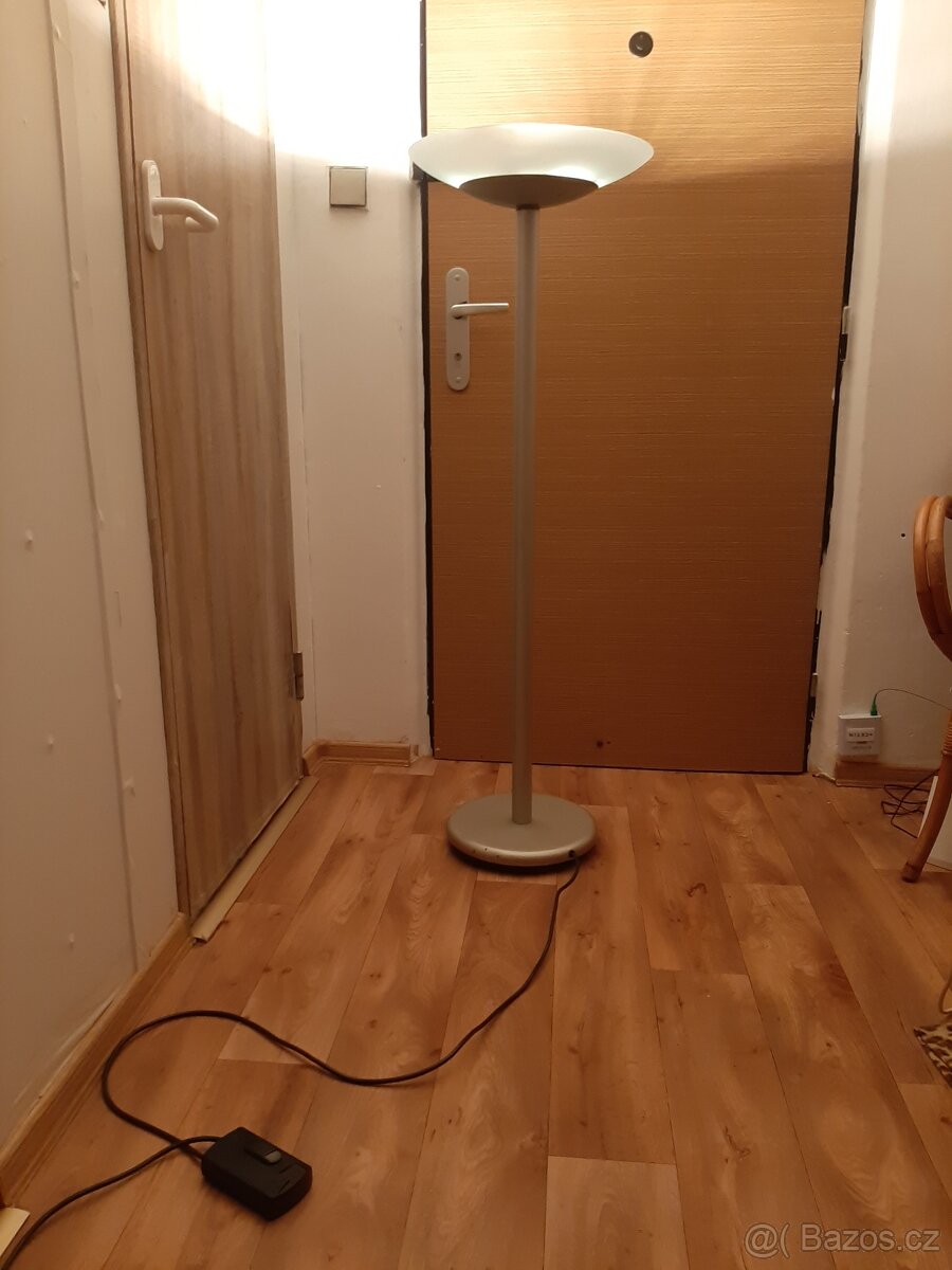 Stojata lampa
