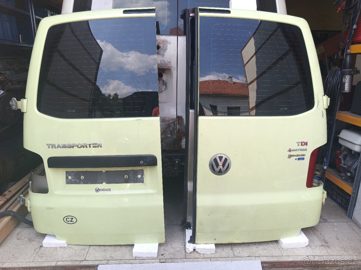 Dvoukřídlé dveře vw transporter T5