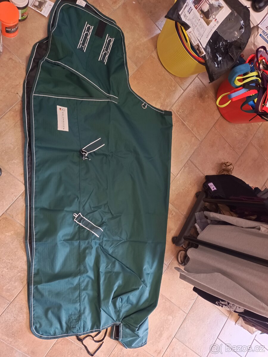 Nová výběhová deka pro koně, 135