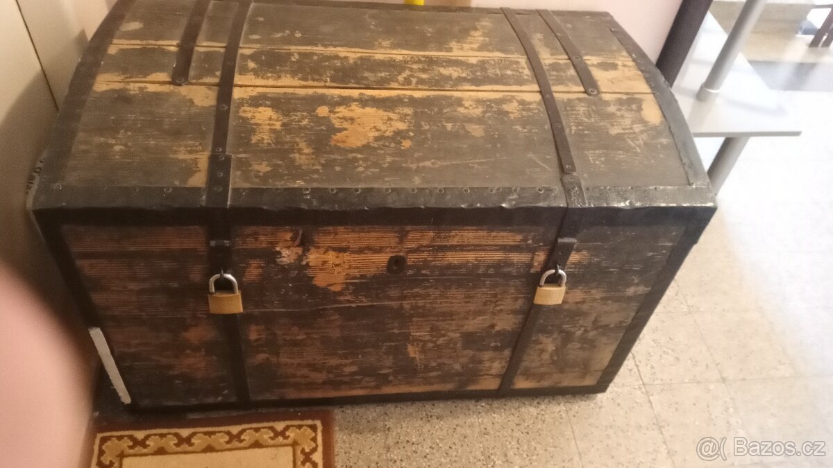 Truhla starozitna prekrasna, vyjimecny kousek