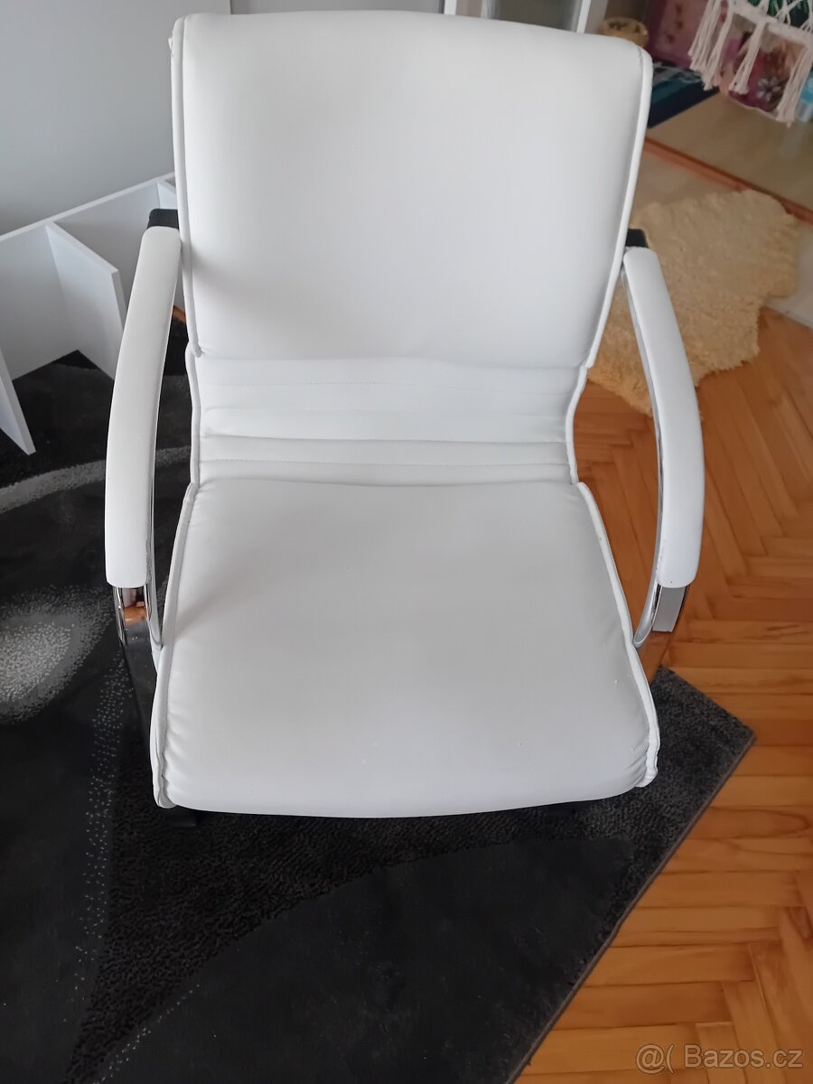 Koženkové kreslo