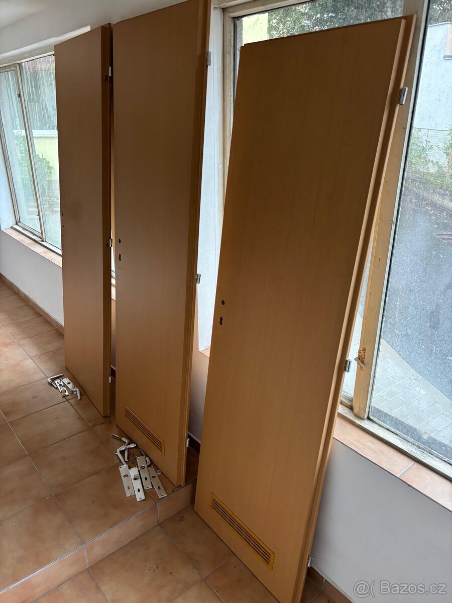 Prodám interiérové dveře SAPELI (více kusů)