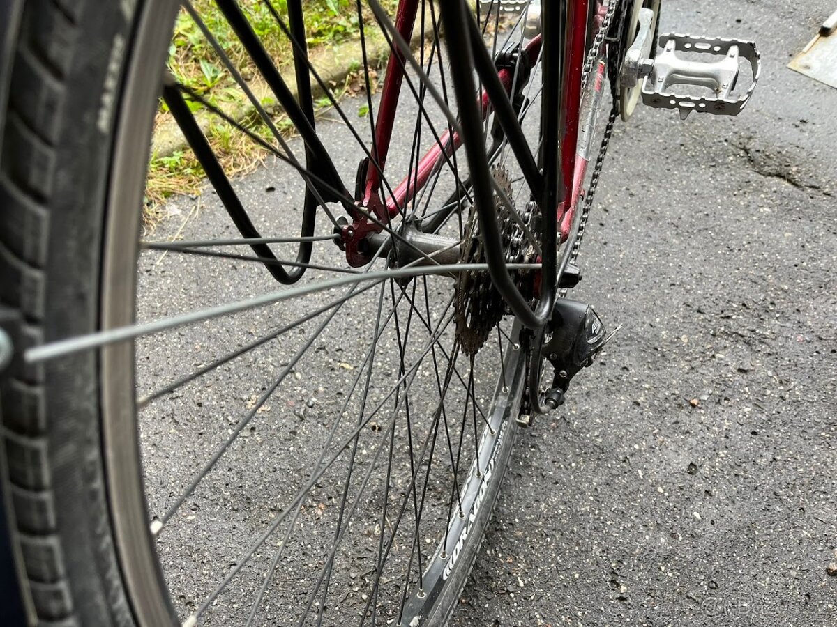 Dvě treková jízdní kola ( pánské a dámské)