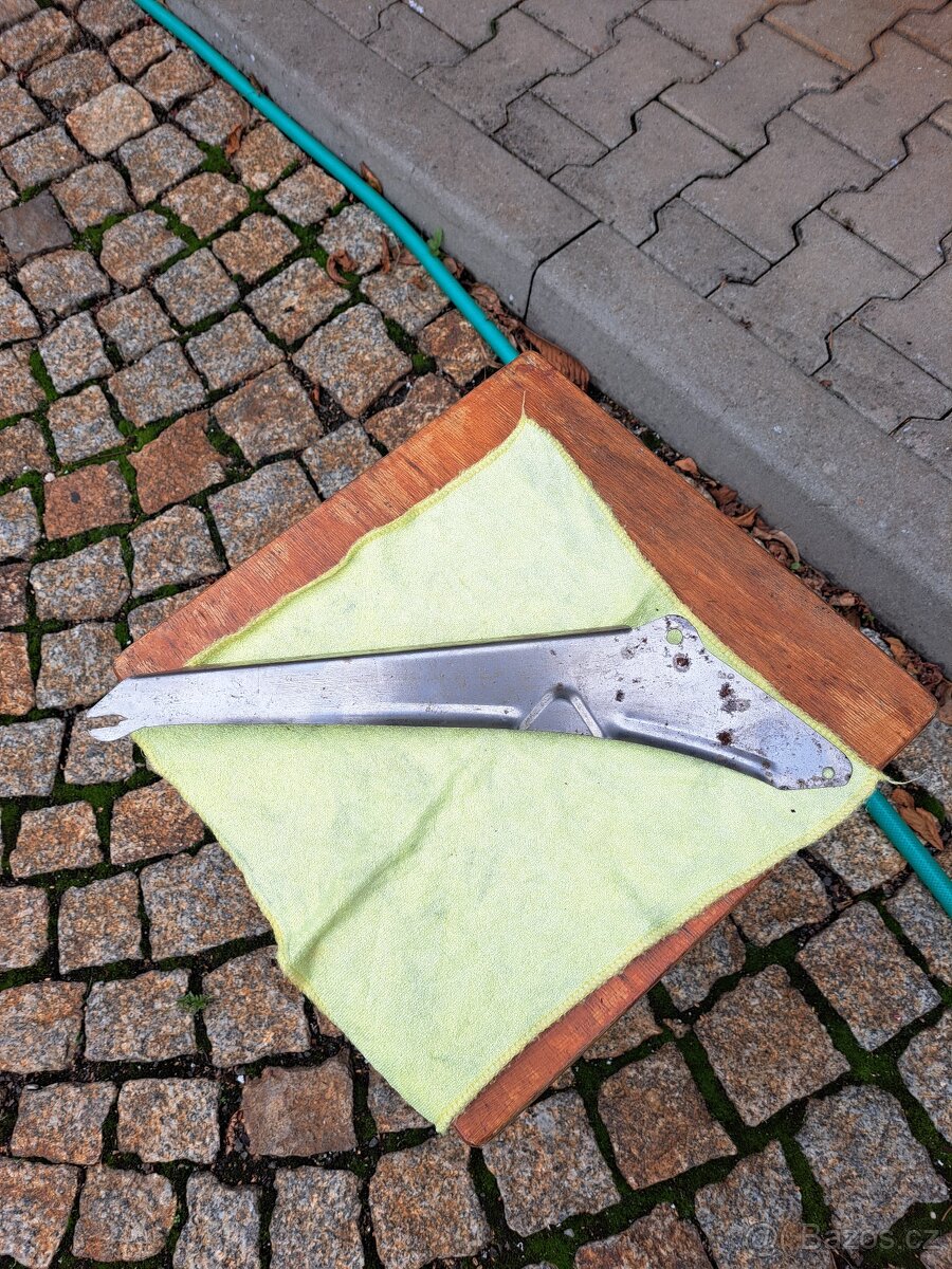 Kryt řetězu Jawa