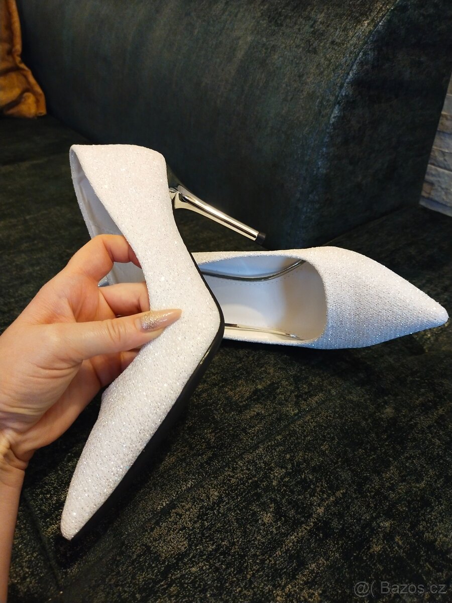 Překrásné flitrované bílé lodičky