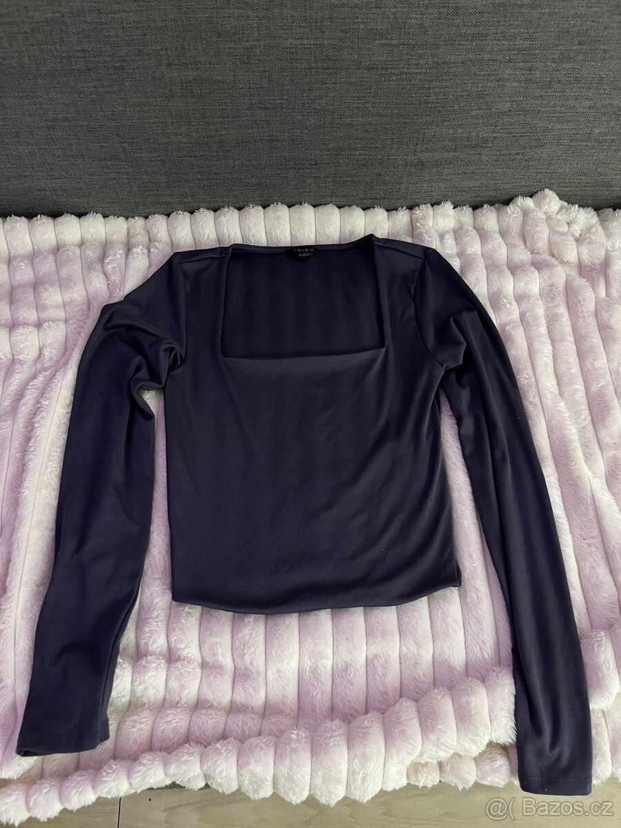 Tmavě modré tričko