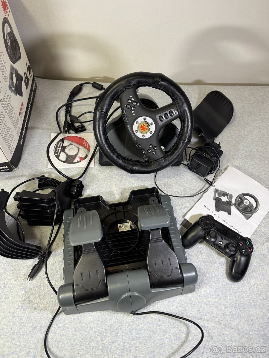 Herní volant s pedály a herním ovladačem
