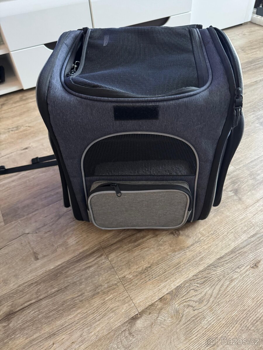 Batoh na pejska nebo kočku.