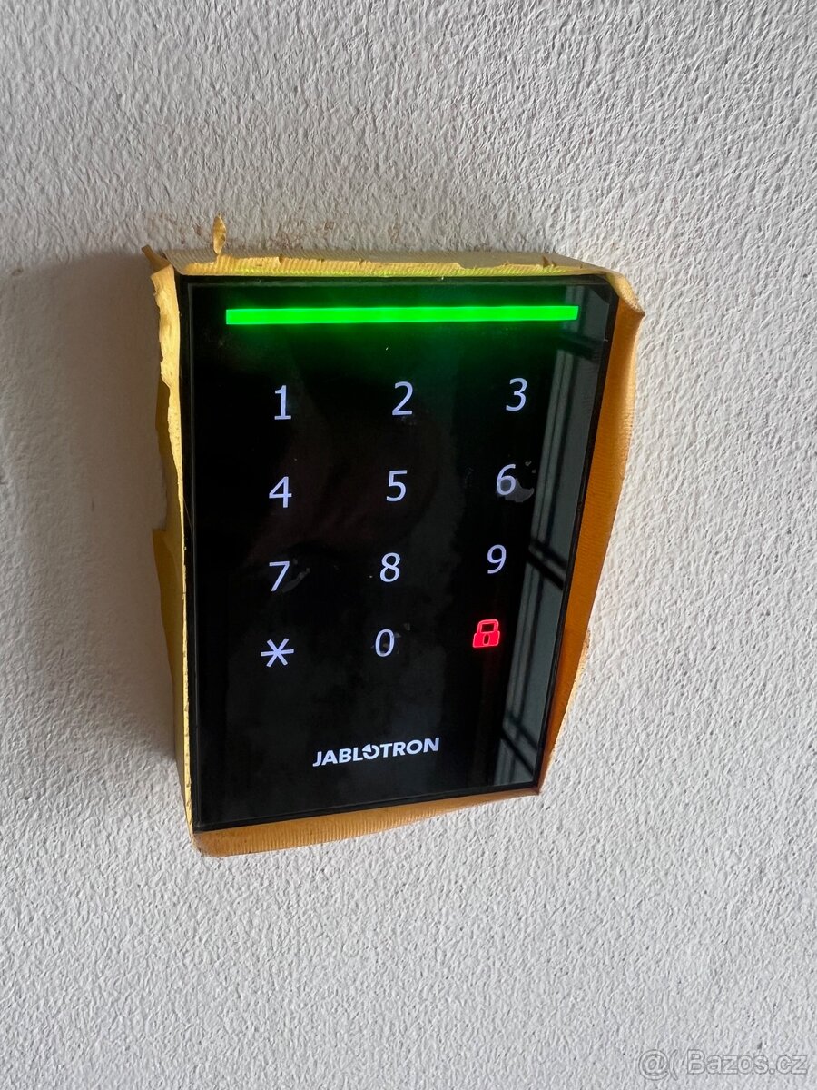 Jablotron dotyková klávesnice na dveře